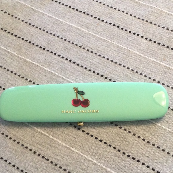 MARC JACOBS Eye-conic Multi finish eyeshadow palette in 880 CHERRIFIC - Picture 2 of 5